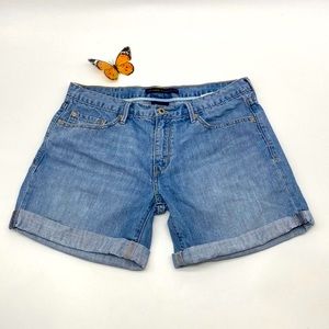 Levi’s Boyfriend Jean Shorts Mid- rise 3" inseam